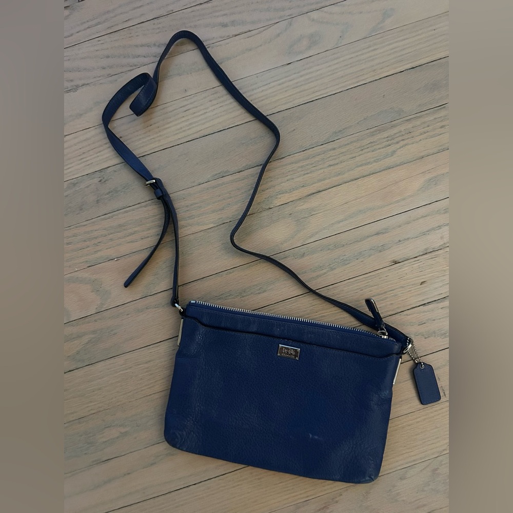Coach Lacquer Blue Madison
Leather E W Swingpack